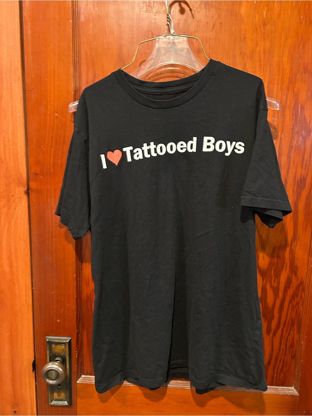 Black t shirt hot topic I heart tattooed boys